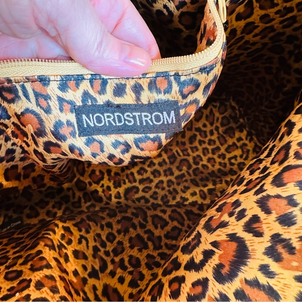 NORDSTROMS QUILTED PATTERN PLEATHER TOTE BAG 12”H - 16”W - 4 1/2”D Great Cond - Picture 3 of 12